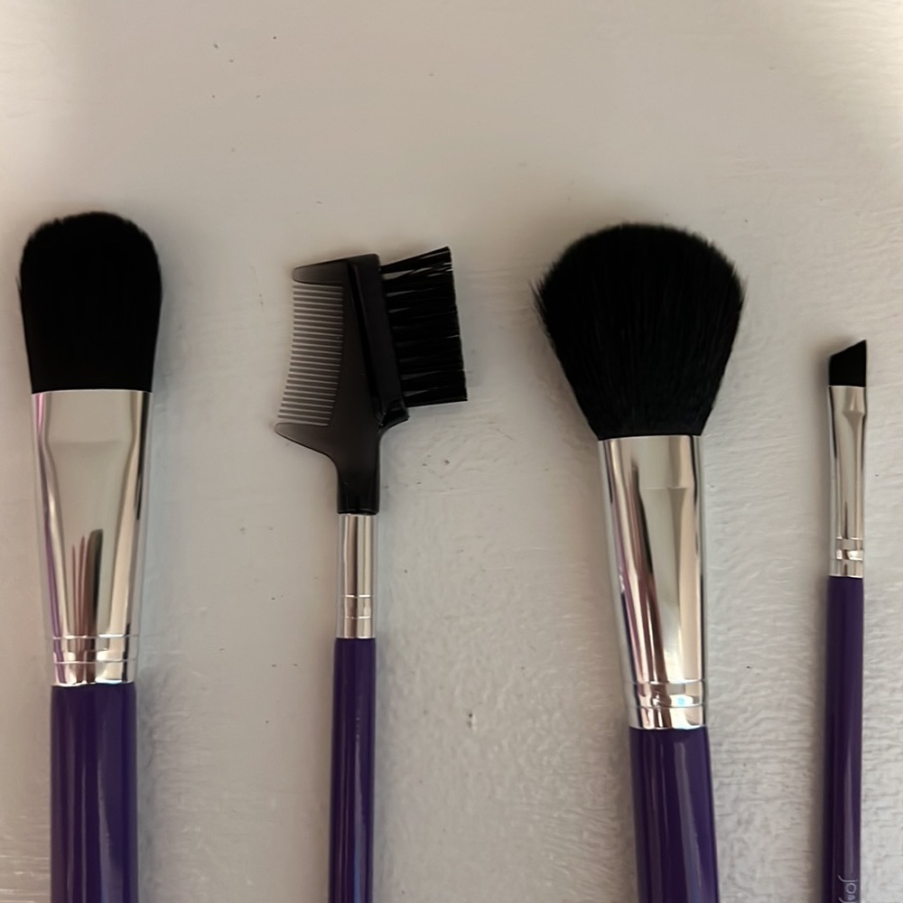 Makeup brushes - Picture 2 of 3